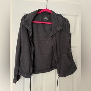 Gray medium zip up crop jacket with crop sleeves